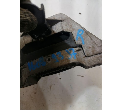 Подушка крепления двигателя правая