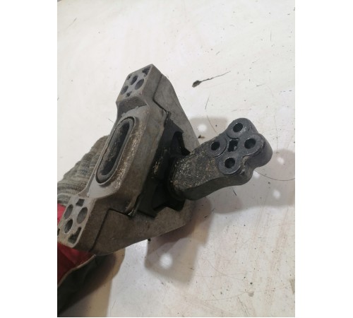 Подушка крепления двигателя правая