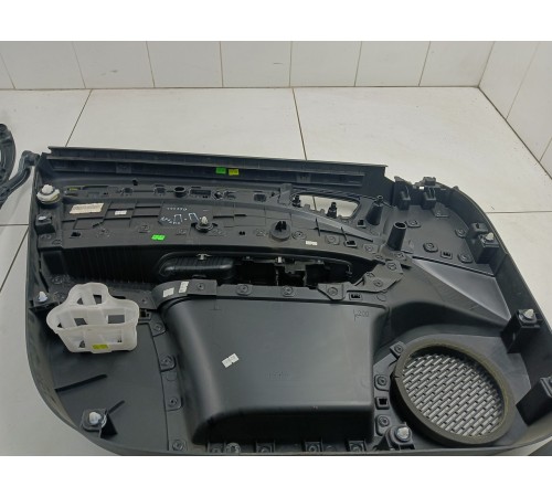 Обшивка двери передняя правая