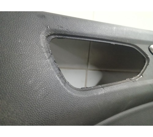 Обшивка двери передняя правая