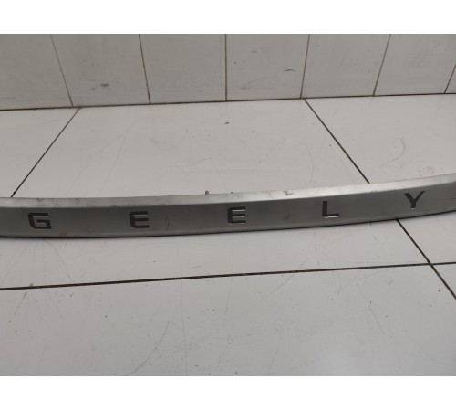 Накладка крышки багажника