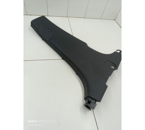 Накладка центральной стойки правая