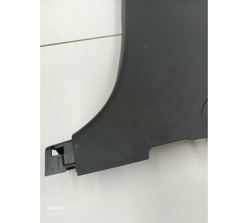 Накладка центральной стойки правая