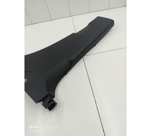 Накладка центральной стойки правая