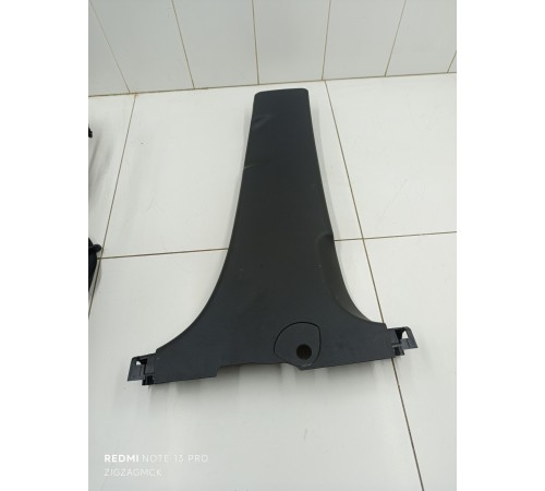 Накладка центральной стойки правая