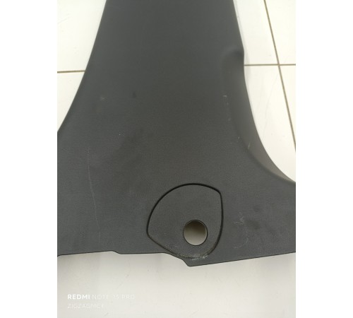 Накладка центральной стойки правая