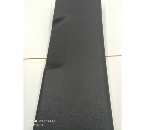 Накладка центральной стойки правая