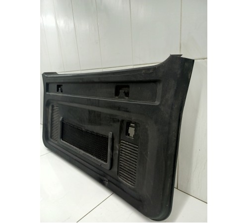 Обшивка двери крышки багажника