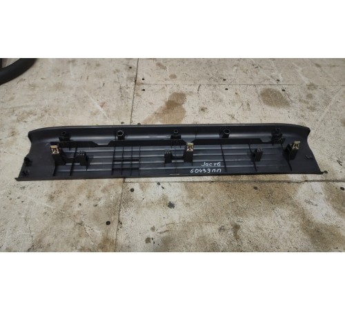 Внутренняя накладка порога передняя правая