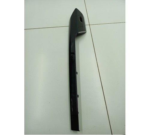 Накладка обшивки двери передняя правая декоративная