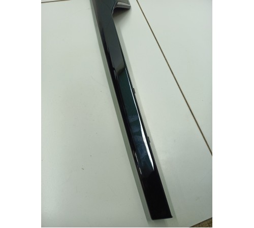 Накладка обшивки двери передняя правая декоративная