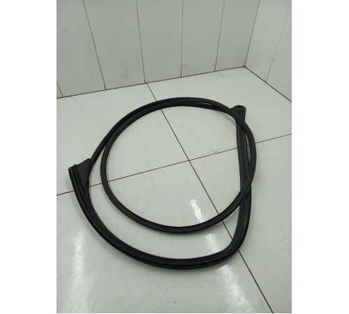 Уплотнитель двери передний правый