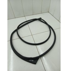 Уплотнитель двери передний правый