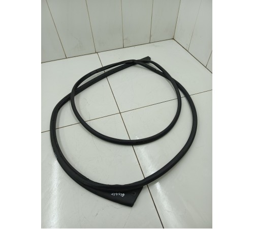 Уплотнитель двери передний правый