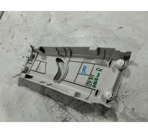 Обшивка центральной стойки правая верхняя