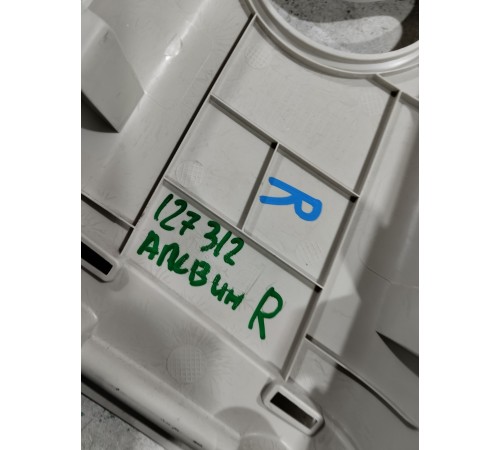 Обшивка центральной стойки правая верхняя