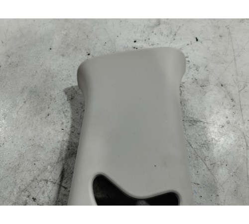 Обшивка центральной стойки правая верхняя