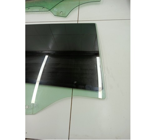 Стекло двери заднее правое