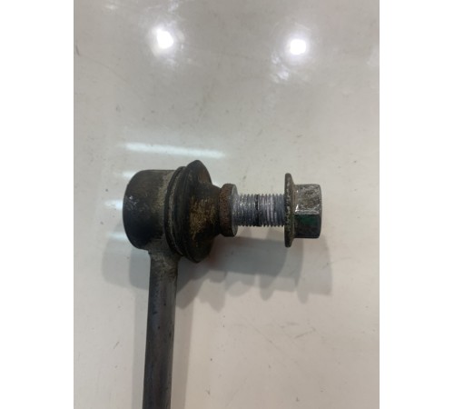 Стойка переднего стабилизатора