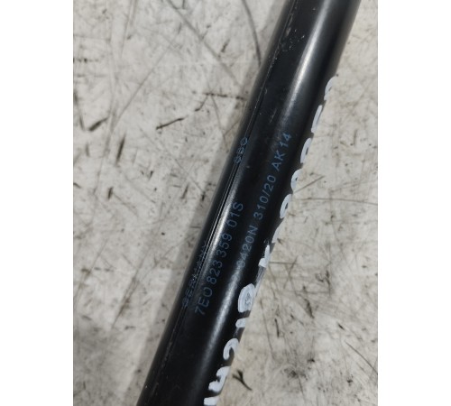 Амортизатор капота правый