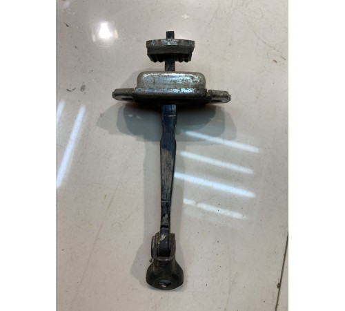 Ограничитель двери (задний, левый)