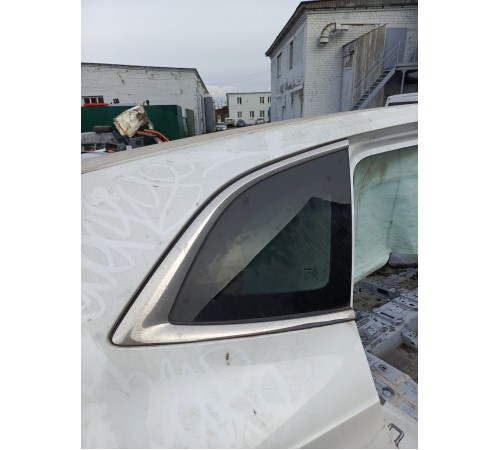 Глухое стекло заднее правое