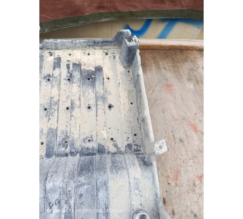 Защита днища антигравийная правая