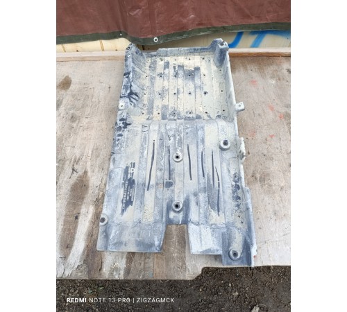 Защита днища антигравийная правая