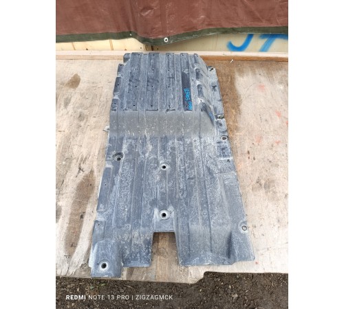 Защита днища антигравийная правая