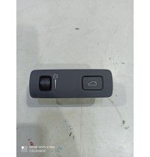 Кнопка открывания багажника