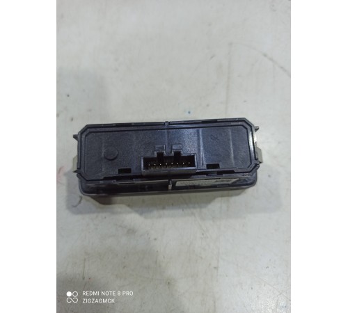 Кнопка открывания багажника