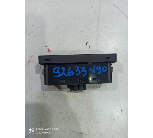 Кнопка открывания багажника