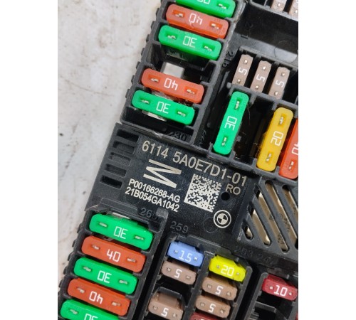 Блок предохранителей салонный