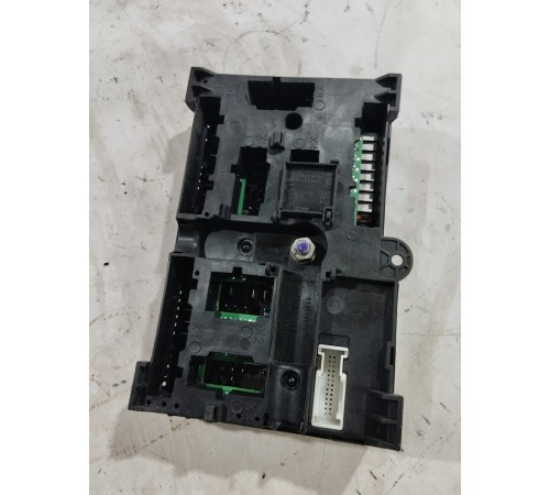 Блок предохранителей салонный