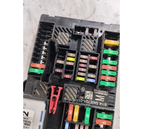 Блок предохранителей салонный