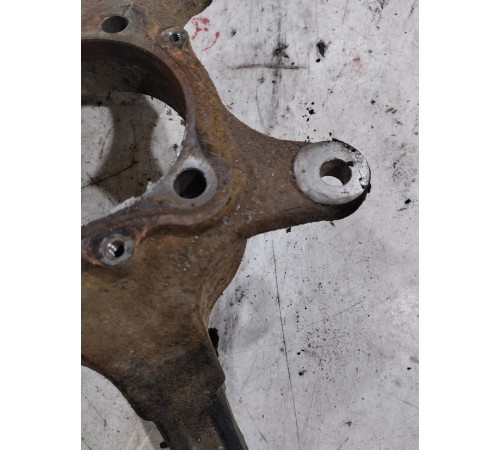 Кулак поворотный(передний левый)