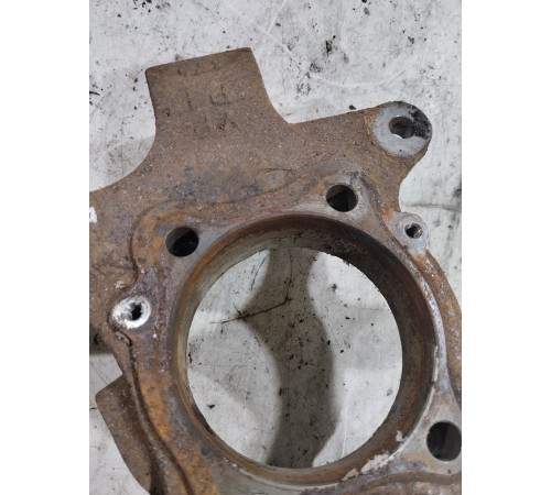 Кулак поворотный(передний левый)