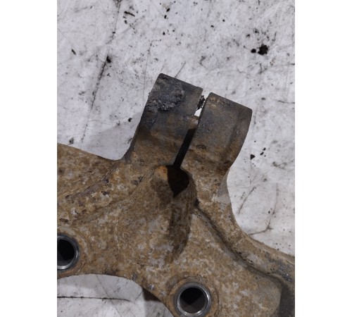 Кулак поворотный(передний левый)