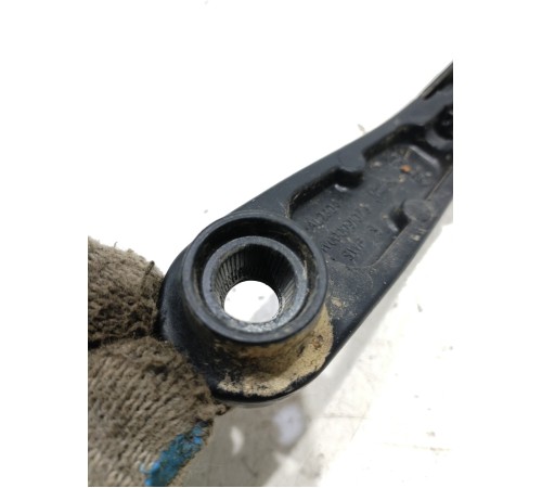 Поводок стеклоочистителя(правый)