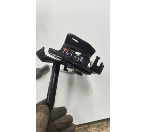 Замок капота уценка