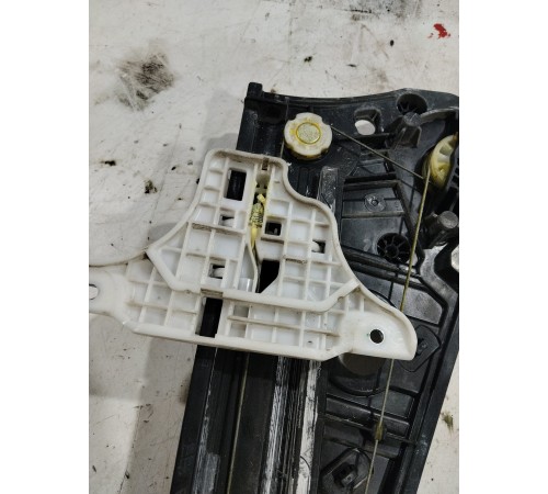 Стеклоподъемник (задний правый)