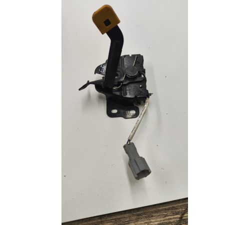 Замок капота уценка