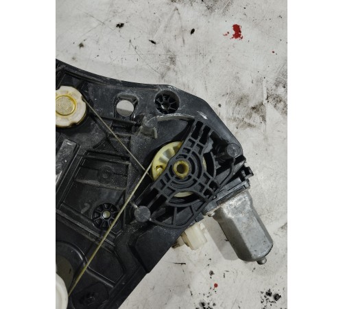 Стеклоподъемник (задний правый)