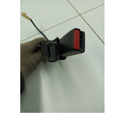 Ответная часть ремня безопасности задняя левая