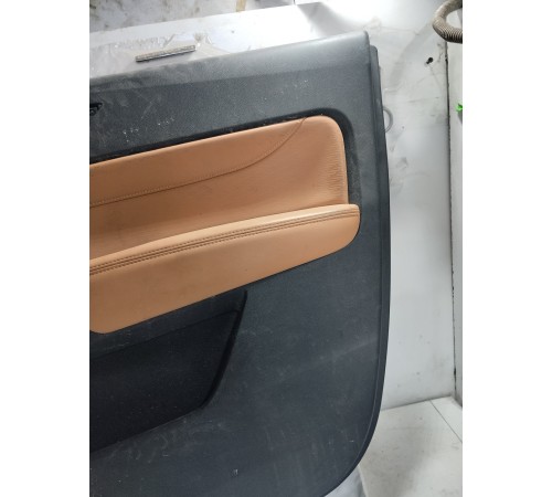 Обшивка двери передняя правая