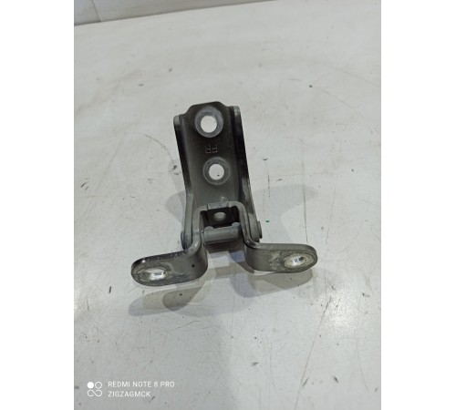 Петля двери(передняя левая верхняя)