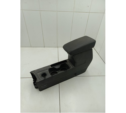 Центральная консоль с подлокотником