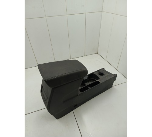 Центральная консоль с подлокотником