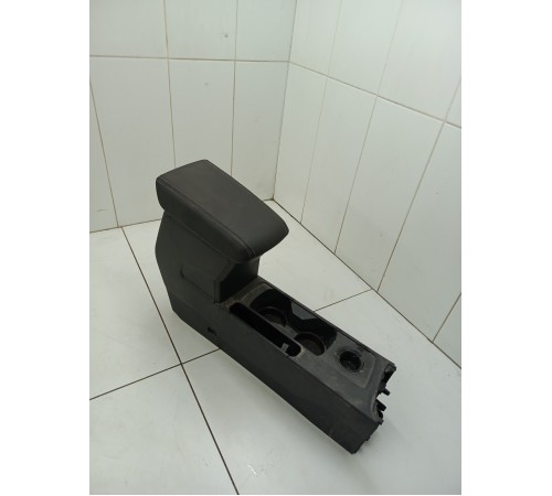 Центральная консоль с подлокотником