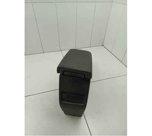 Центральная консоль с подлокотником